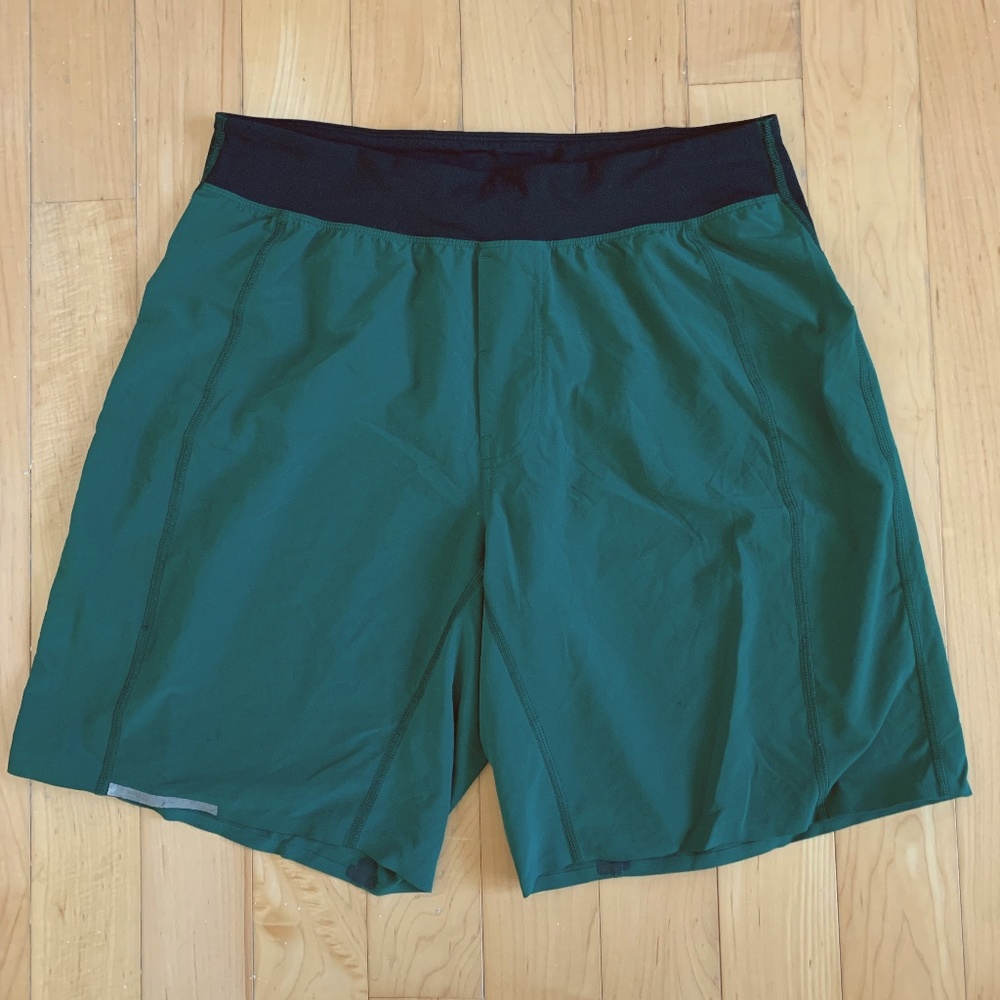 Lululemon Mens, Size M 9" inseam Linerless Green Shorts, Core Run Yoga